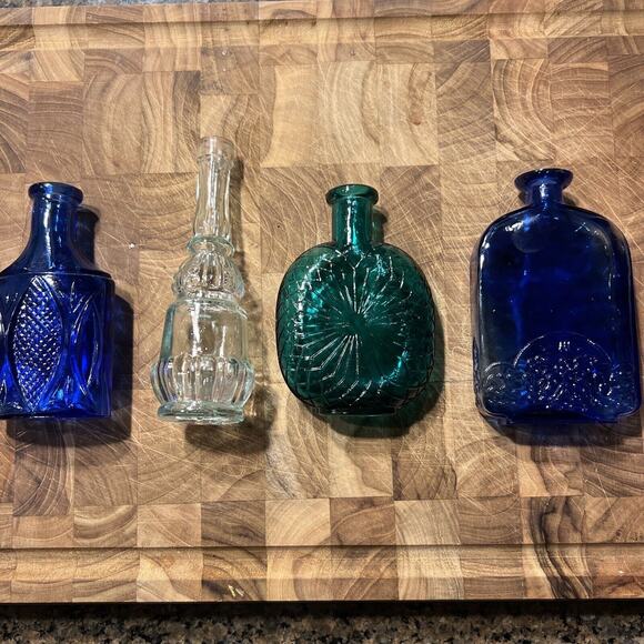 Lot of 4 vintage mini glass decanter bottles| cobalt blue| emerald | clear - Picture 2 of 10